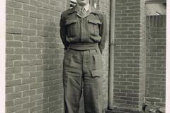 1954-Gezinus-bij-verbindingsdienst