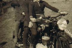 Geert-Gezinus-en-Engeltje-op-de-motor-1939