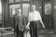 Jan-eising-voor-de-bakkerij-met-zin-knecht-Karel-Buntje
